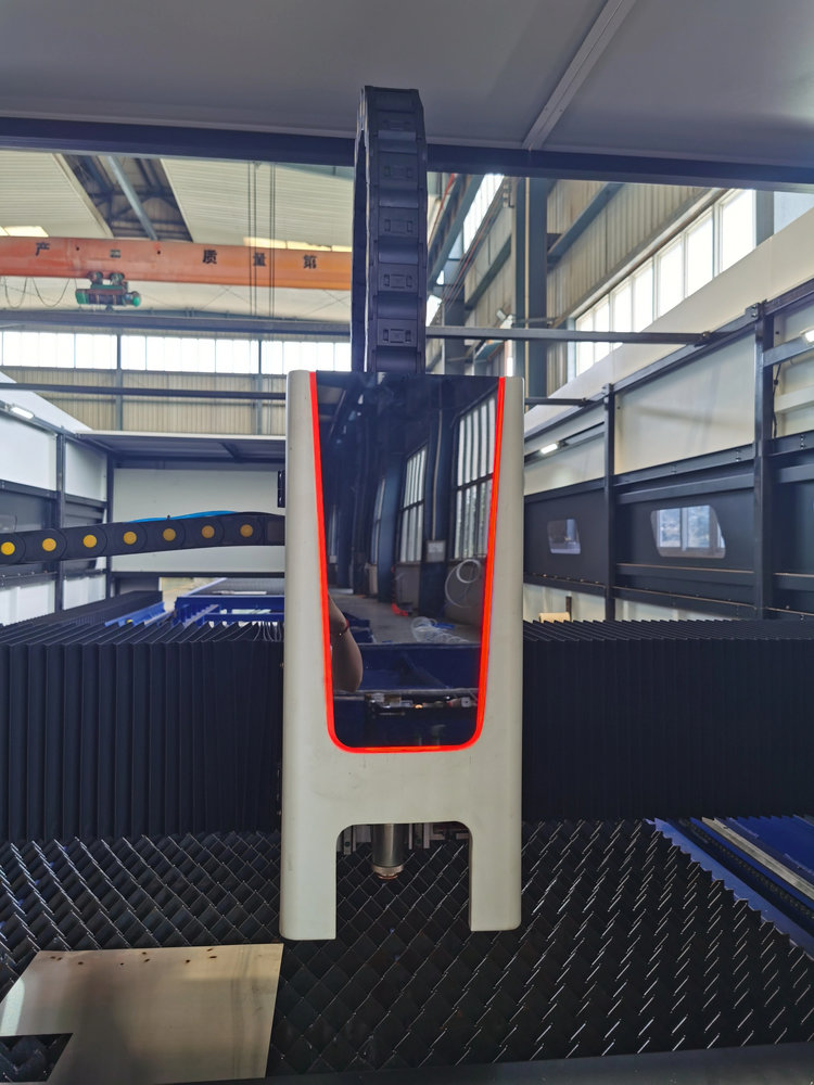 W pełni zamknięta maszyna do c – Industrial Laser Uses recenzja i cena