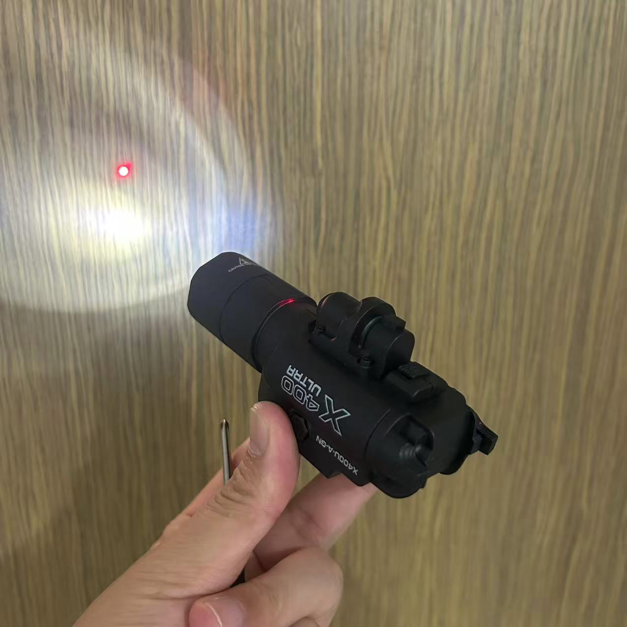 Latarka taktyczna na podczerwi – Industrial Laser Gun recenzja i cena